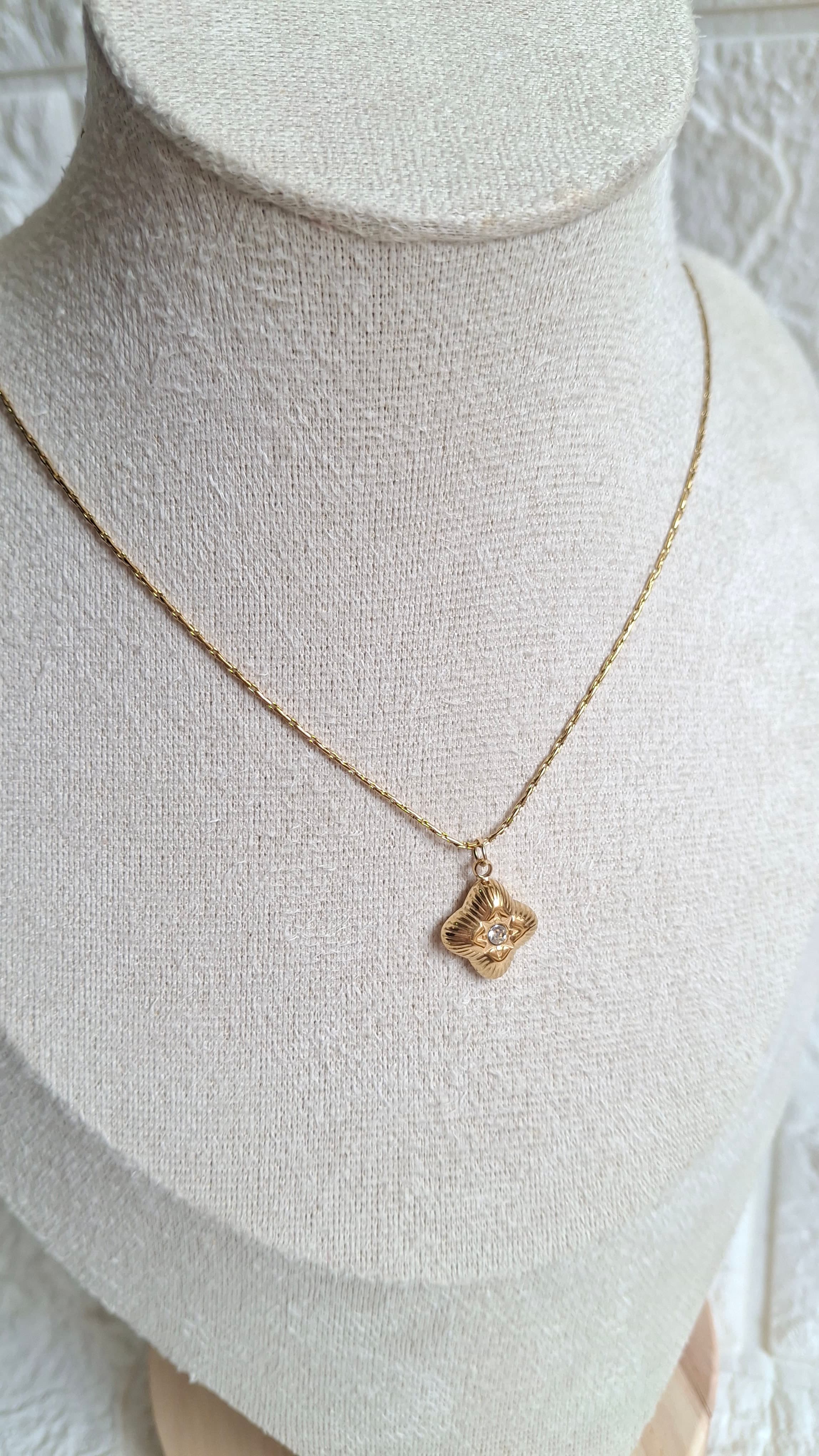 Fluted Clover Pendant Necklace
